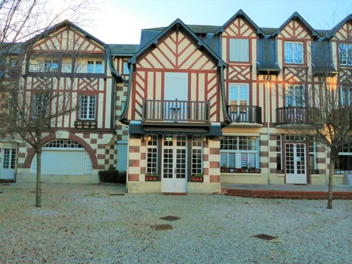 Le Petit Cabourg De La Cour Normande Studio Coeur De Ville -1 A 2 Personness Exterior foto